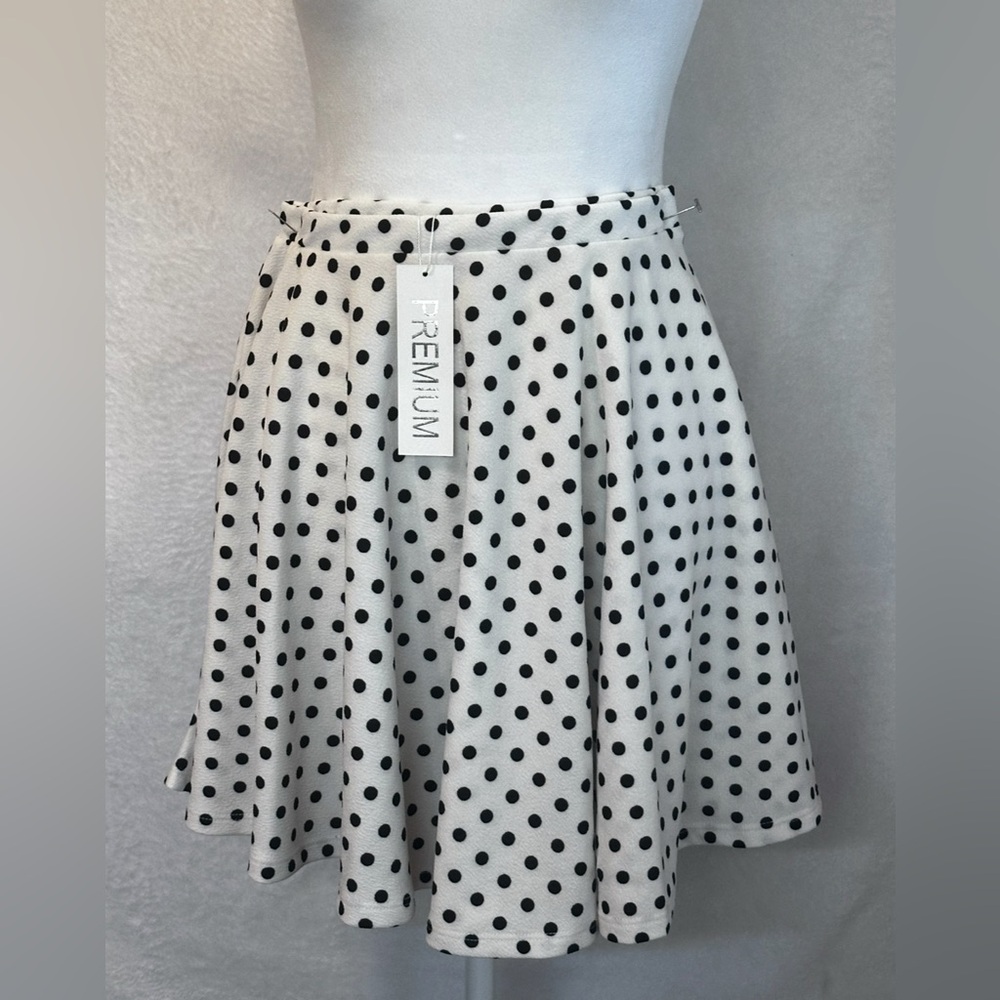 1160 By Johnny Black and White Mini Skater Skirt